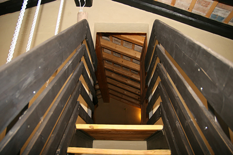Ristrutturazione e ampliamento, con tecniche di bioedilizia, di un fabbricato ad uso residenza, Bed & Breakfast e annesso rustico. Intonaci in terra cruda con intrusioni.