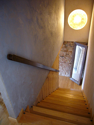 Progetto di restauro e di trasformazione con studio d’interni e di arredi, di un fabbricato rurale ad uso locale agriturismo Club Rock.
