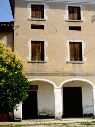 Progetto di restauro e di trasformazione con studio d’interni e di arredi, di un fabbricato rurale ad uso locale agriturismo Club Rock.