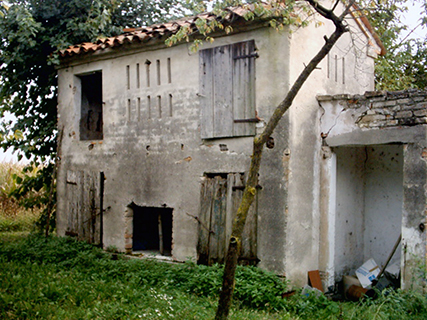 Progetto di restauro e di trasformazione con studio d’interni e di arredi, di un fabbricato rurale ad uso locale agriturismo Club Rock.