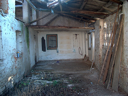 Progetto di ristrutturazione di un antico fabbricato rurale ad uso residenza, con tecniche di bioedilizia e studio degli interni.