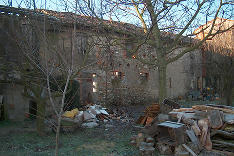 Progetto di ristrutturazione di un antico fabbricato rurale ad uso residenza, con tecniche di bioedilizia e studio degli interni.