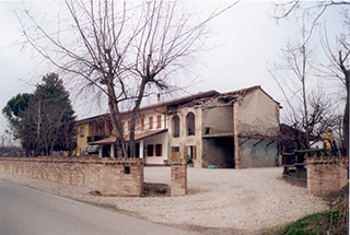 Ristrutturazione e ampliamento, con tecniche di bioedilizia, di un fabbricato ad uso residenza, Bed & Breakfast e annesso rustico.