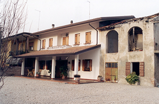 Ristrutturazione e ampliamento, con tecniche di bioedilizia, di un fabbricato ad uso residenza, Bed & Breakfast e annesso rustico.