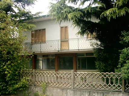 Progetto di ampliamento e ristrutturazione di un fabbricato residenziale anni 70’, con ricavo di due unità abitative.