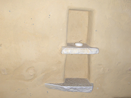 Ristrutturazione e ampliamento, con tecniche di bioedilizia, di un fabbricato ad uso residenza, Bed & Breakfast e annesso rustico. Intonaci in terra cruda con intrusioni.