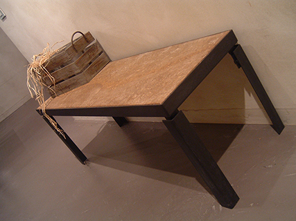 Progetto e realizzazione di arredo interno “La Terranchina” panca in terra cruda.