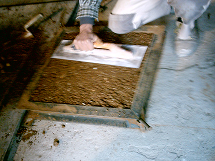 Progetto e realizzazione di arredo interno “La Terranchina” panca in terra cruda.